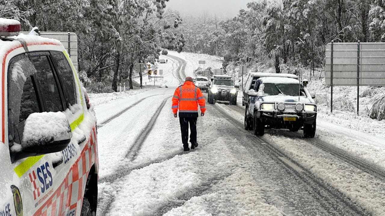 SES Rescue crews responding to snow incidents near Armidale