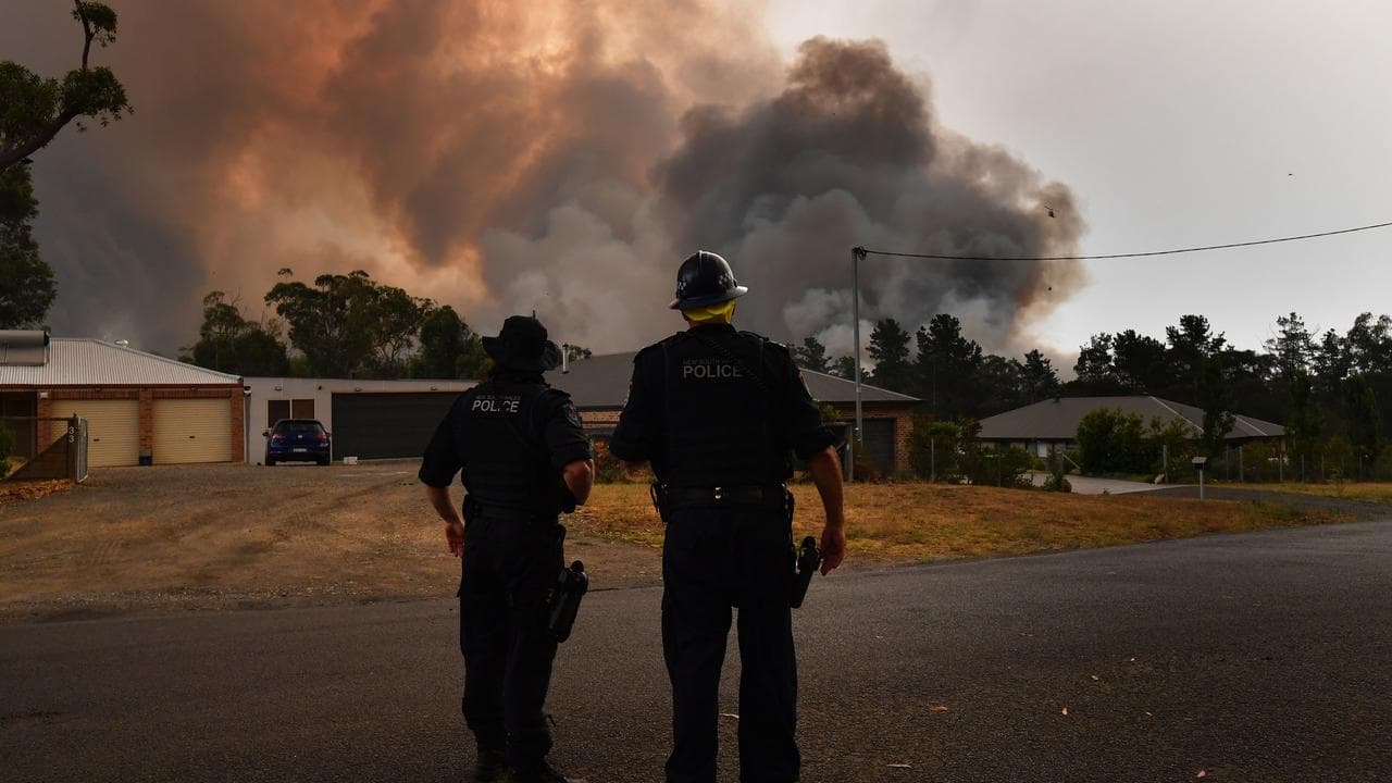 Bushfire near homes