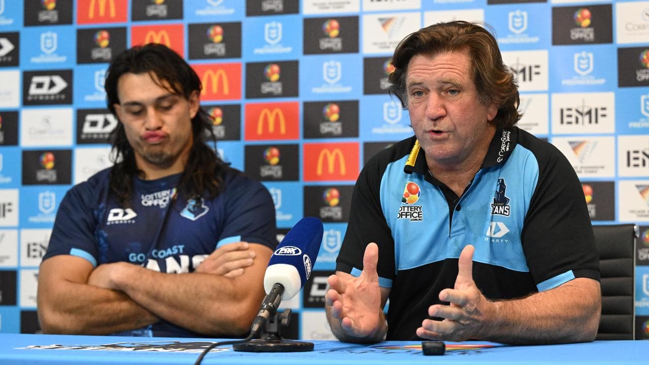 Tino Fa'asuamaleaui and Des Hasler.