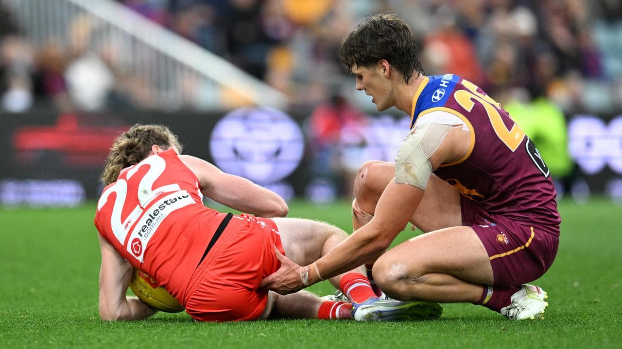 Brisbane's Henry Smith and Sydney's Nick Blakey.
