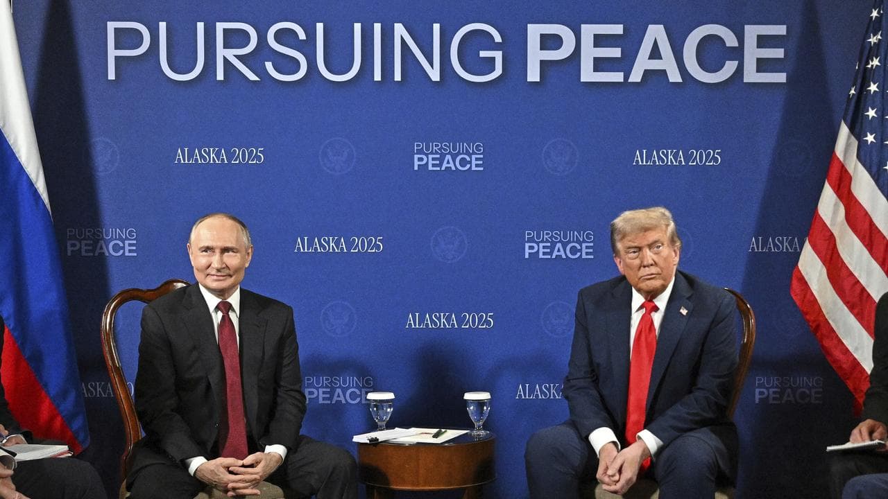 Vladimir Putin and Donald Trump and officials in Alaska
