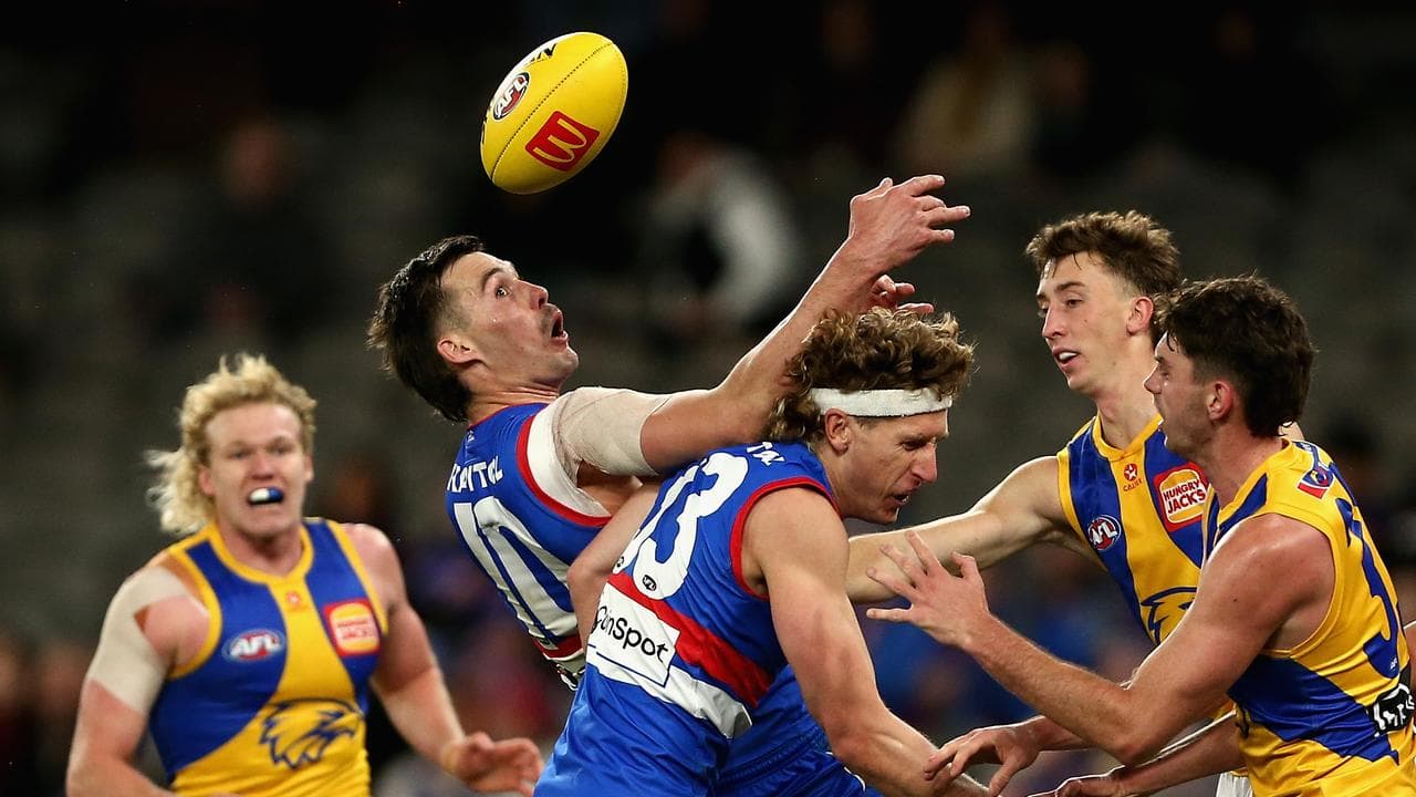 Sam Darcy and Aaron Naughton each booted three goals.