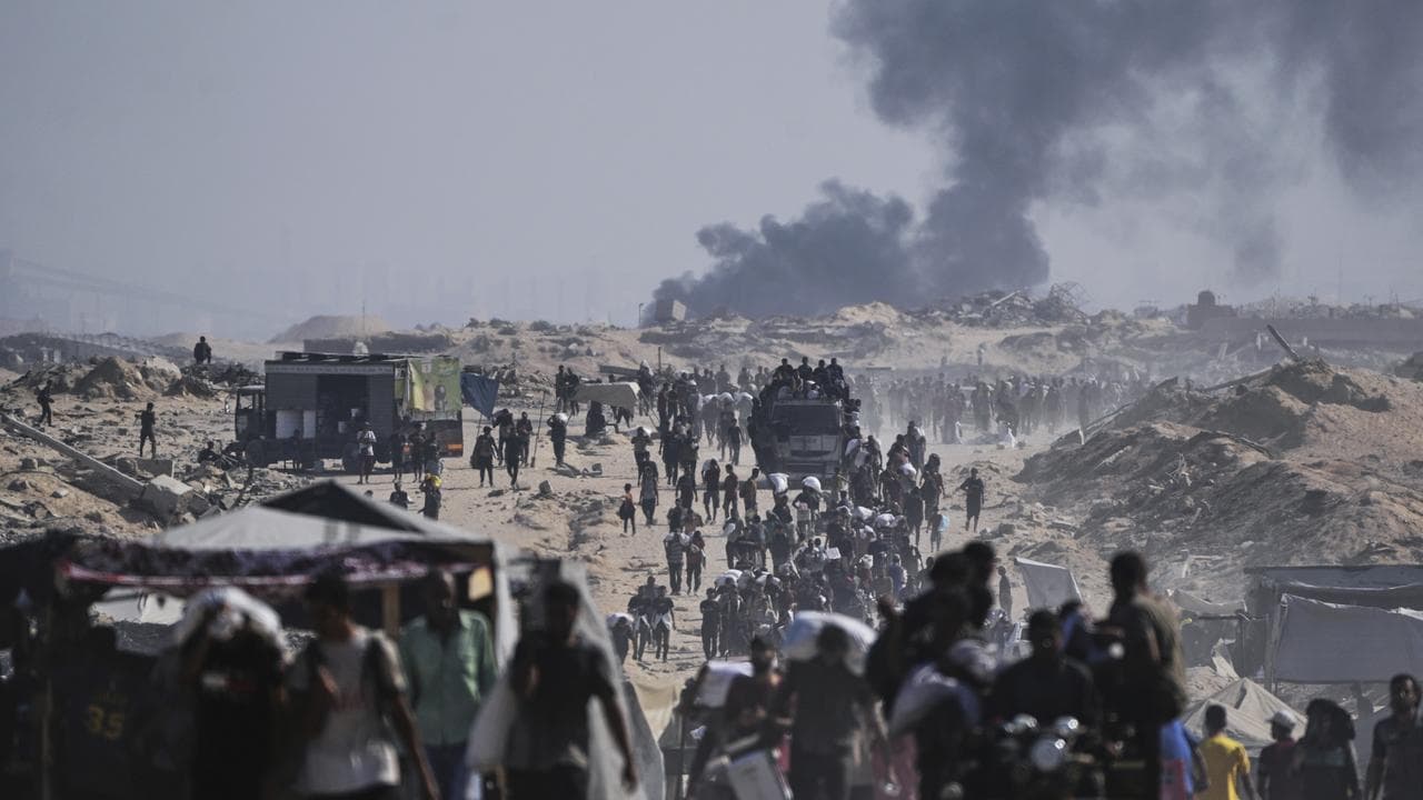 Aid seekers outside Beit Lahiya, northern Gaza Strip