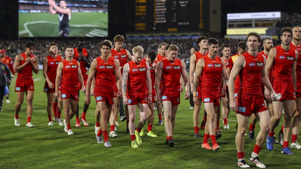 Dejected Suns leave the field.