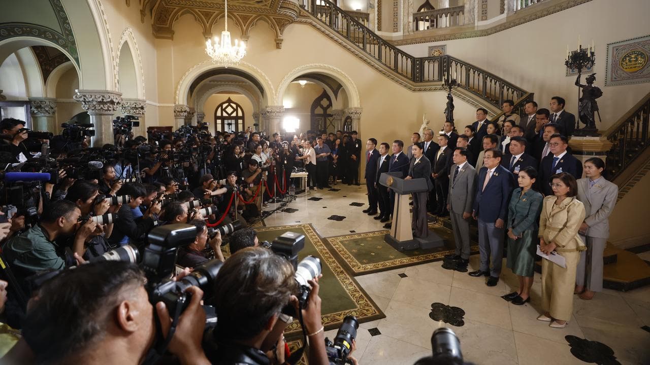 Paetongtarn Shinawatra address the media