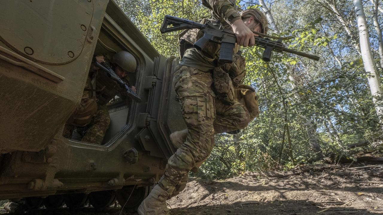 Ukrainian troops training