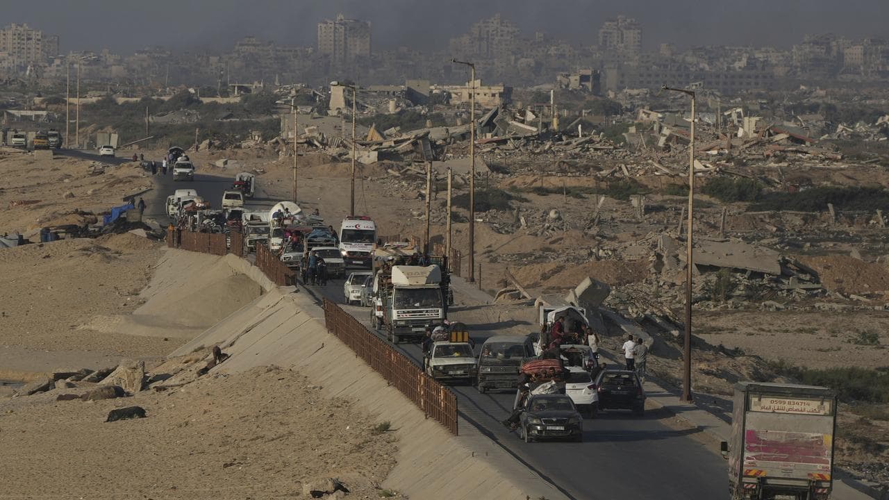 Displaced Palestinians fleeing northern Gaza Strip