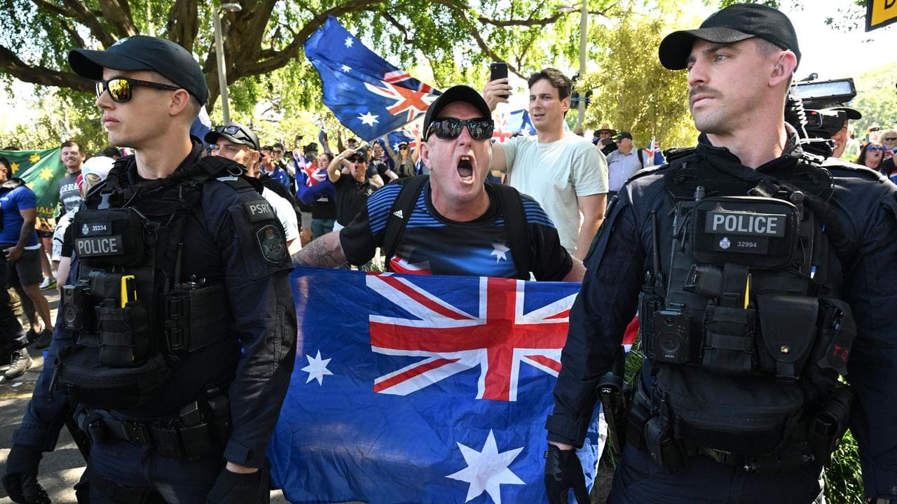 Police separated anti-immigration and pro-immigration protesters