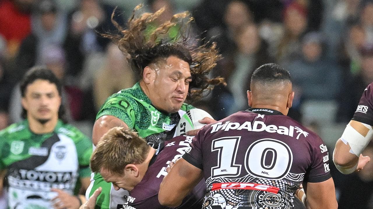 Canberra veteran Josh Papalii (centre)