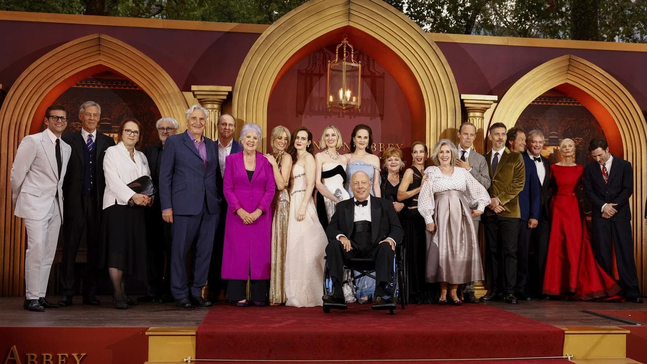 Cast of Downtown Abbey: The Grand Finale pose at premiere