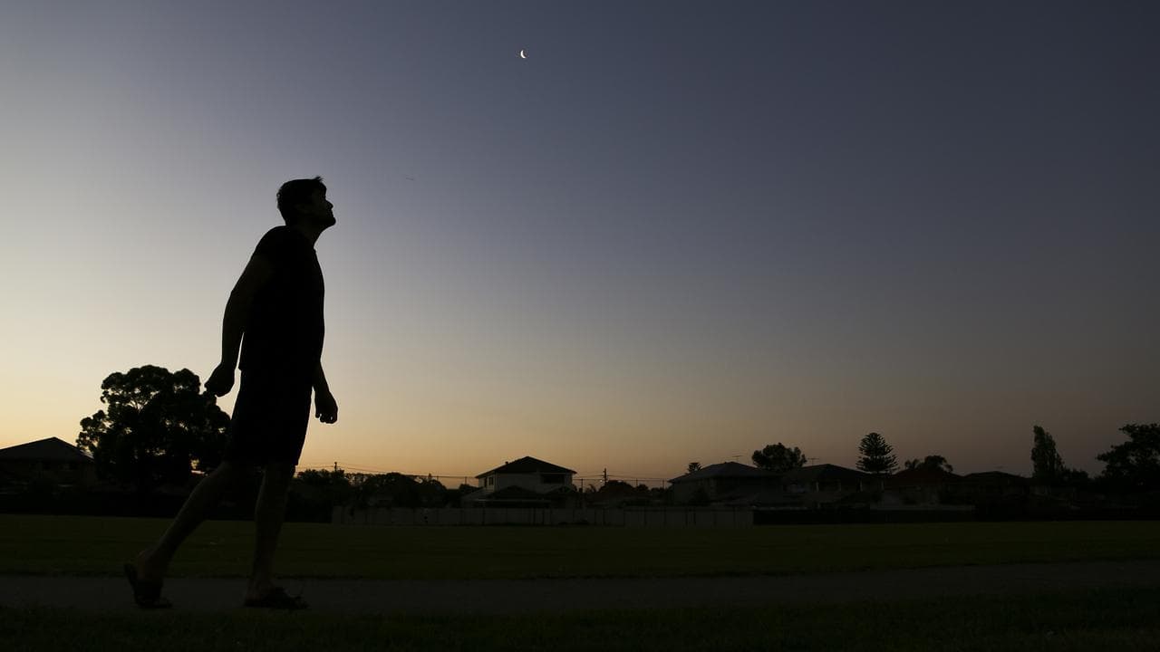 A man walkinh in the evening (file)