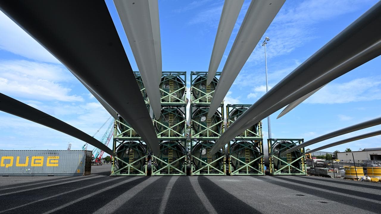 Wind turbine towers (file)