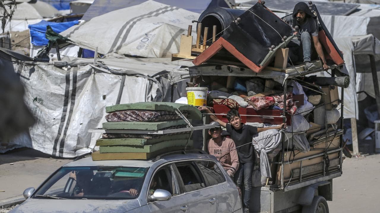 Palestinians flee prior to Israeli strike