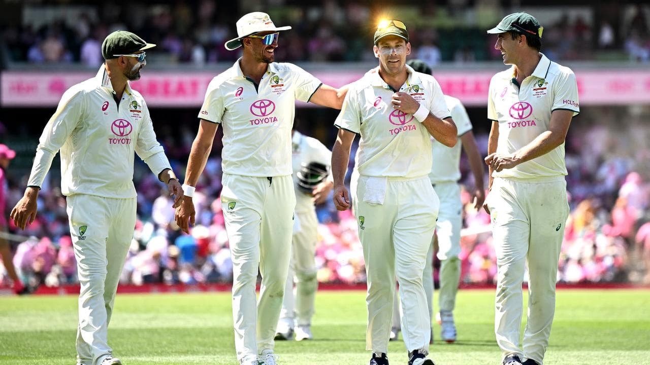 (L-R) Nathan Lyon, Mitchell Starc, Scott Boland and Pat Cummins.