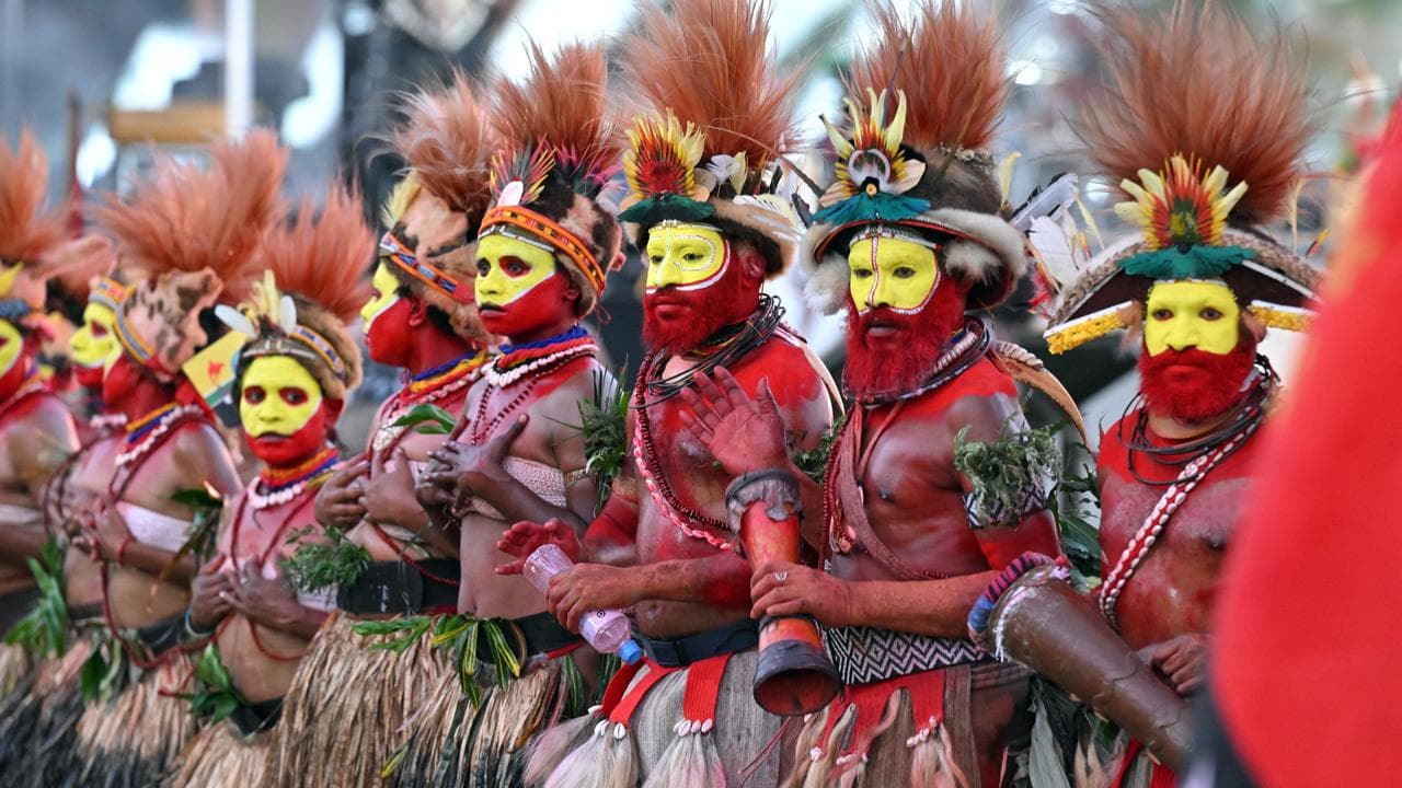 Papua New Guinea tribal dancers