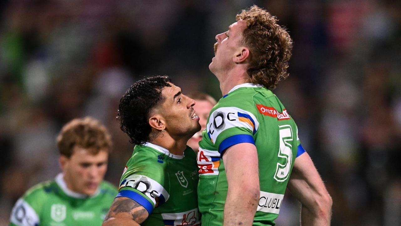 Jamal Fogarty of the Raiders and Jed Stuart