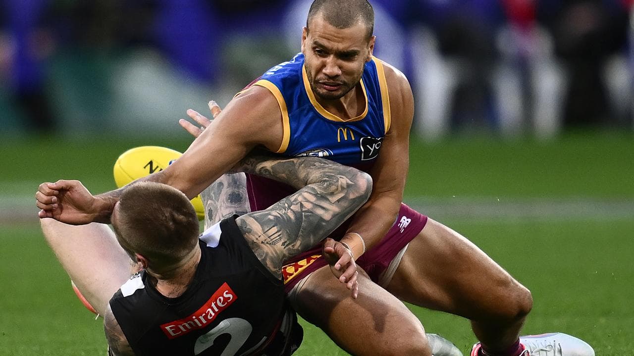Callum Ah Chee's tackle of Jordan De Goey.