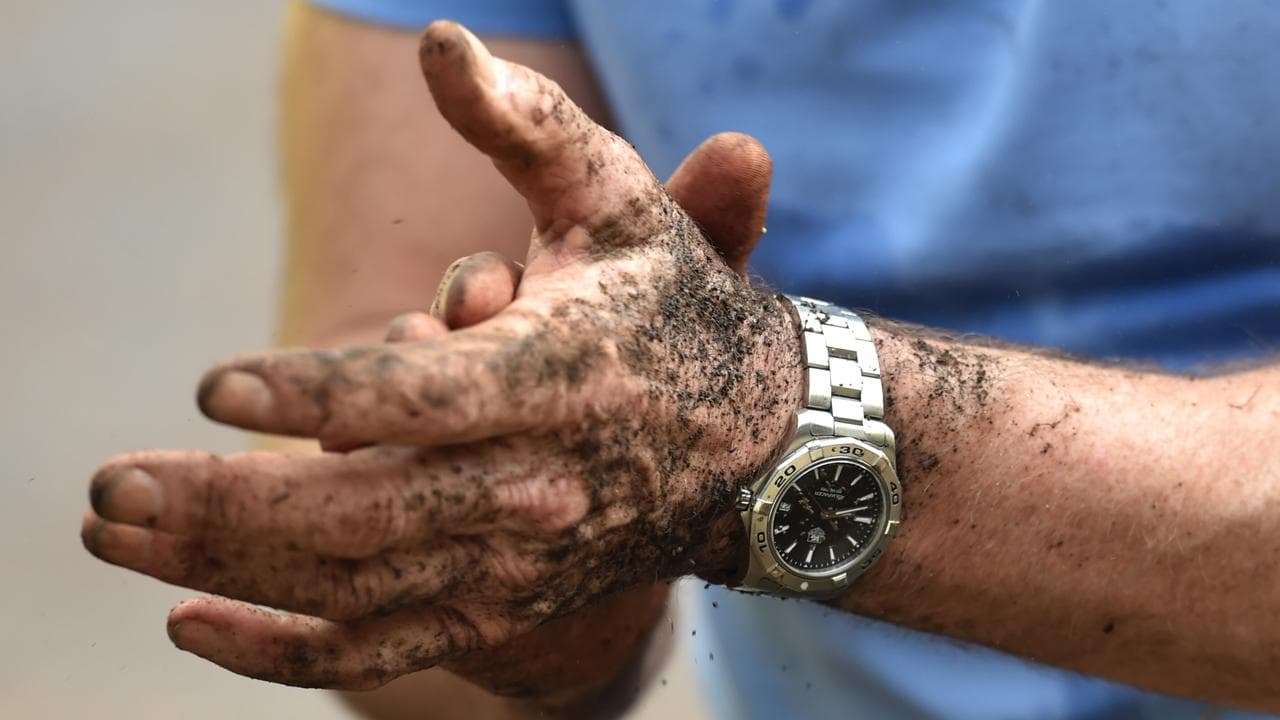 Tony Abbott's dirty hands gardening, Injinoo Community Hall, Aug 2015