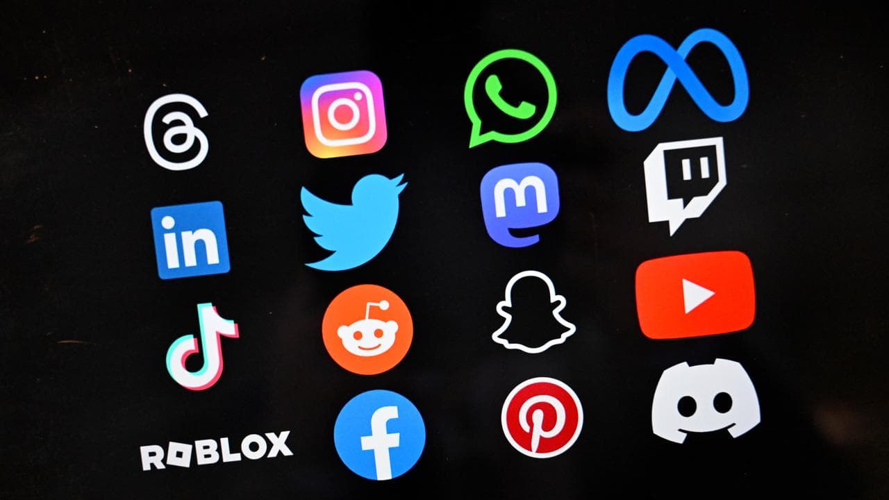 Social media app icons