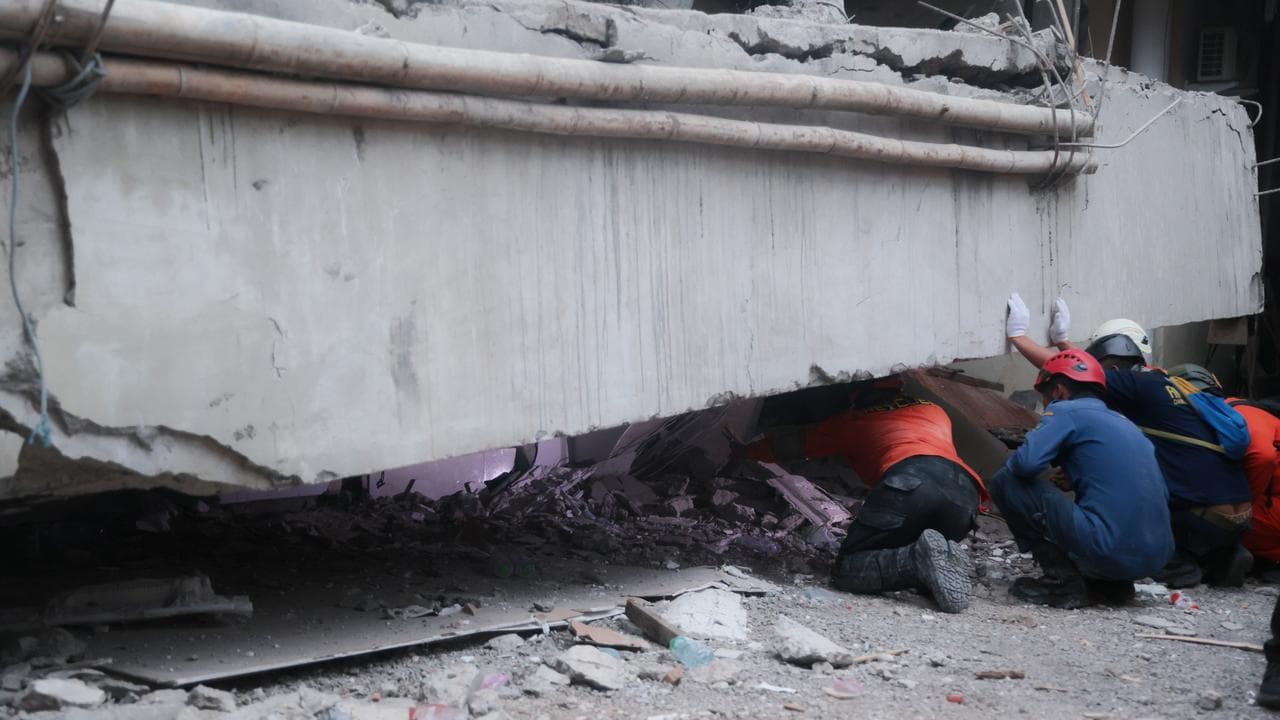 Indonesia school building collapse