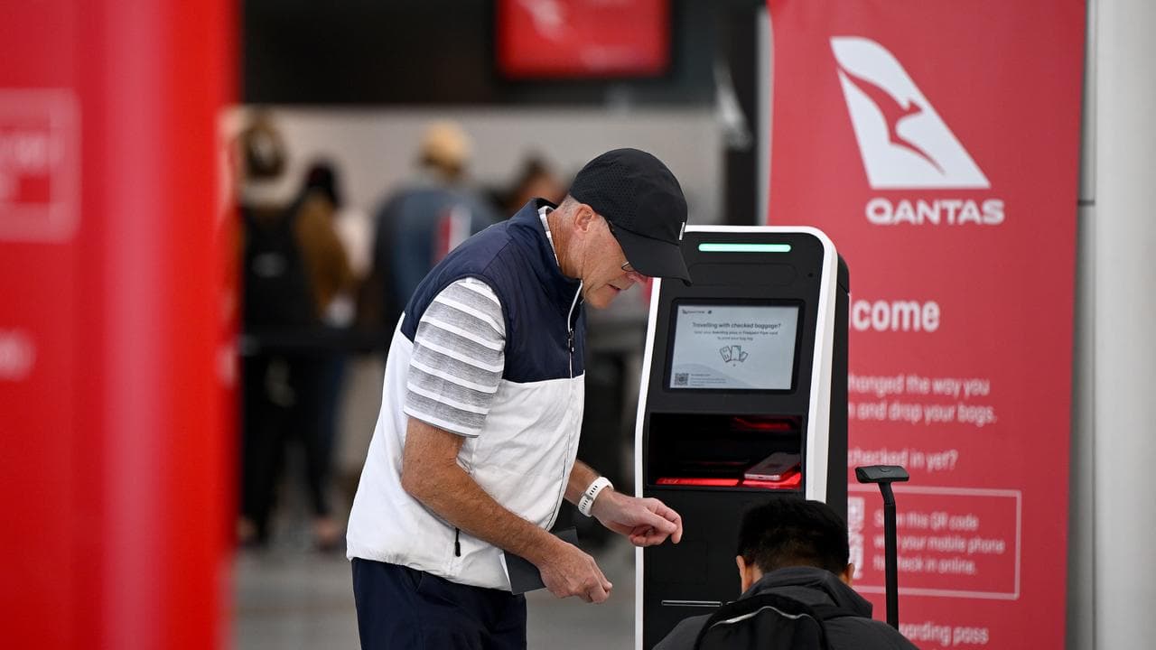 Qantas checkin (file)