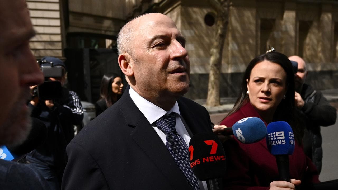 Tony Mokbel (centre) leaves the Victorian Court of Appeal
