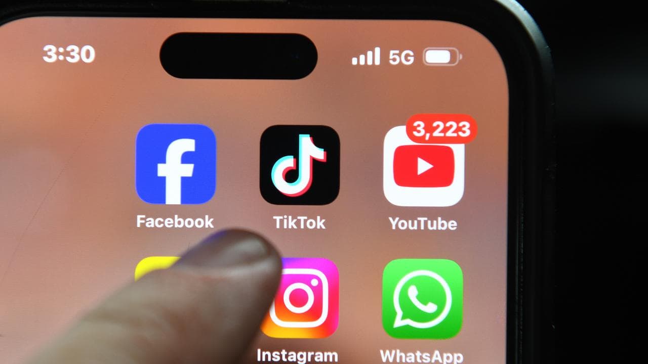 Social media app icons