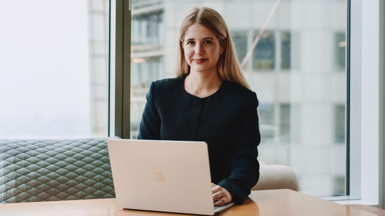 YOUNG PROFESSIONALS AI USE