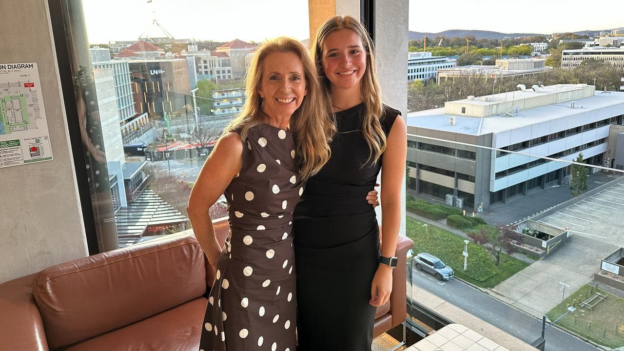 Lindy and Amelia Dowe