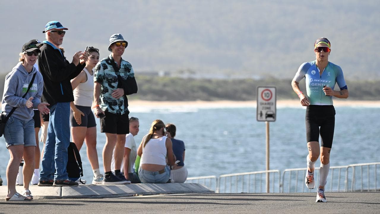 Australia's Ashleigh Gentle receives warm support