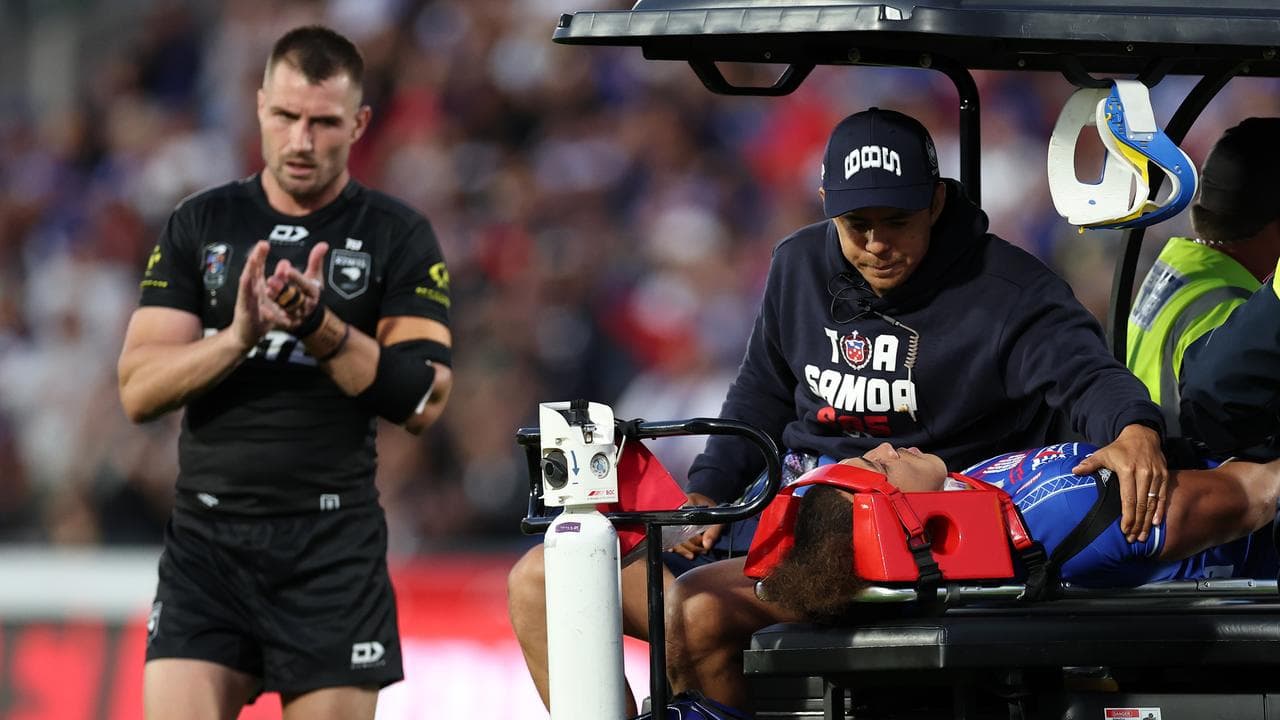 (L-R) Kieran Foran and Ata Mariota.