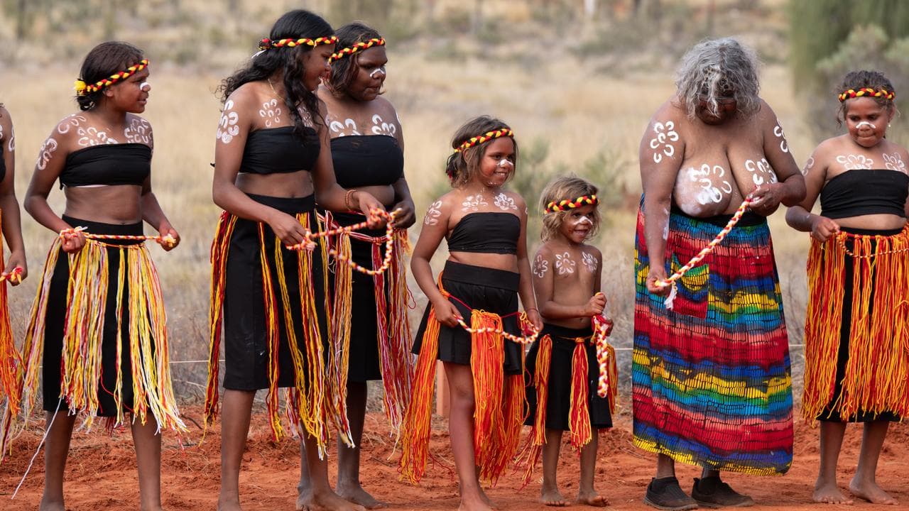 Inma performance at Uluru