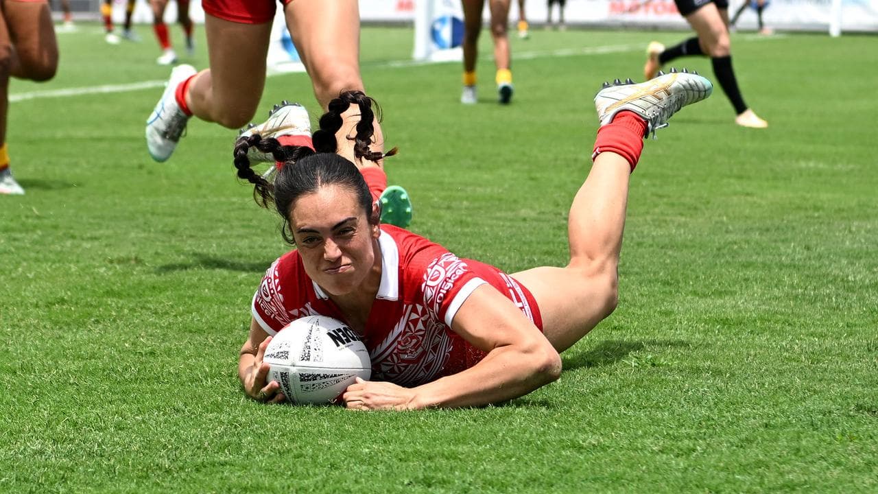 Tonga's Moana Courtenay dives over for a try against the Orchids.