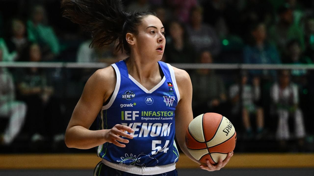 Mackenzie Holmes of Geelong Venom .