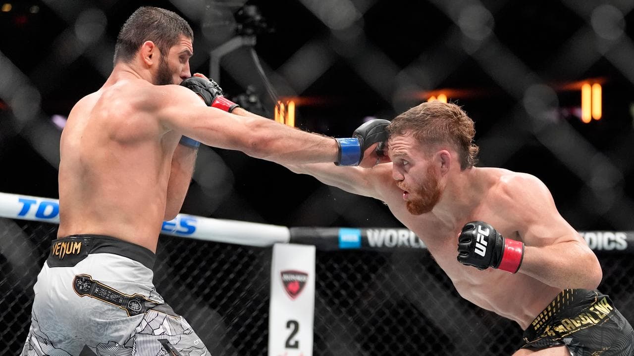 Della Maddalena (R) and Makhachev.