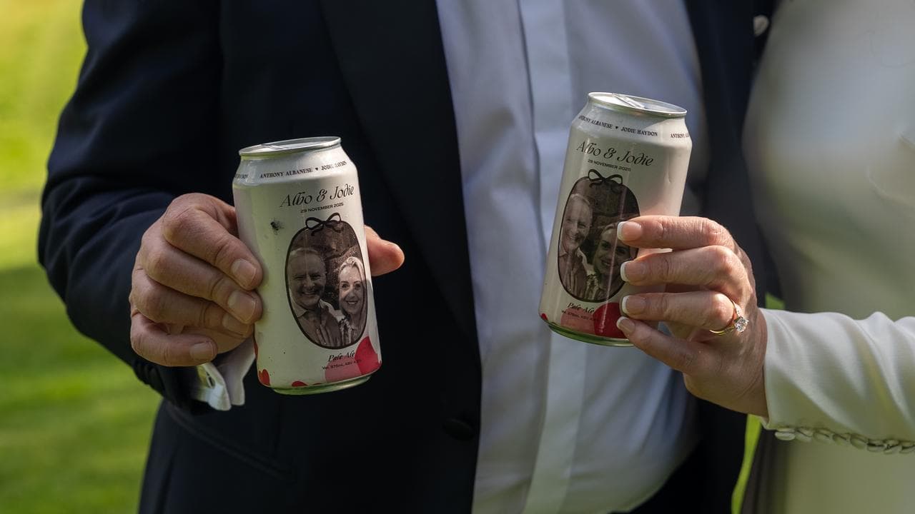 Albo and Jodie beer cans