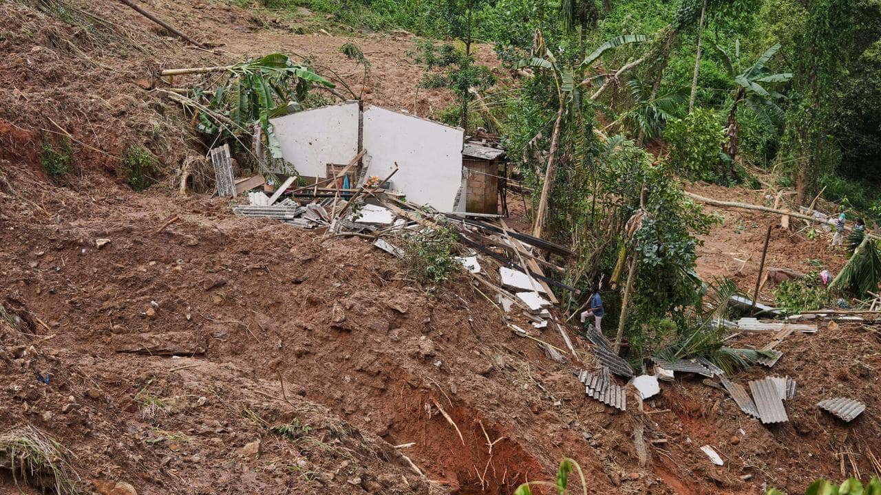 Landslide survivors salvage belongings in Kandy, Sri Lanka