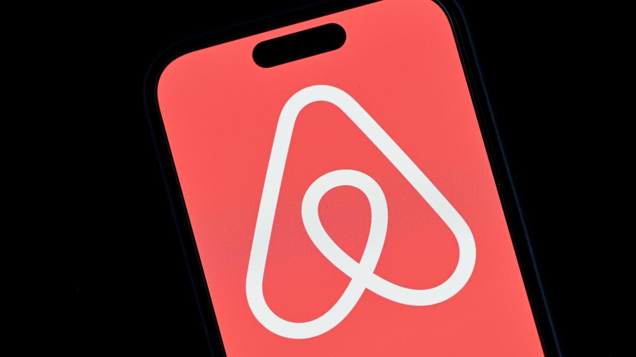 Airbnb logo (file)