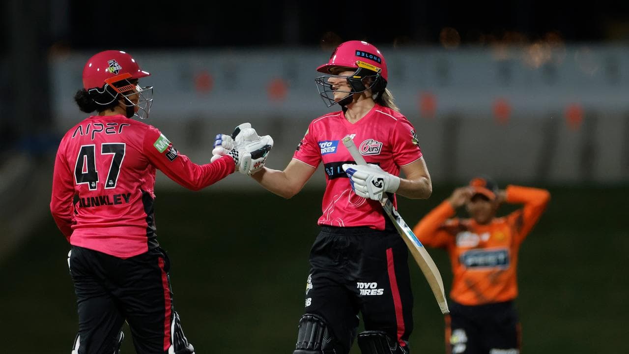 Sophia Dunkley and Ellyse Perry