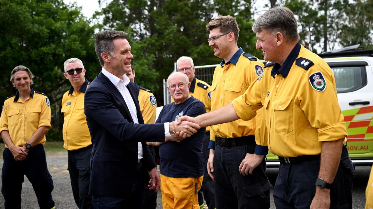 NSW Premier Chris Minns meets RFS volunteers