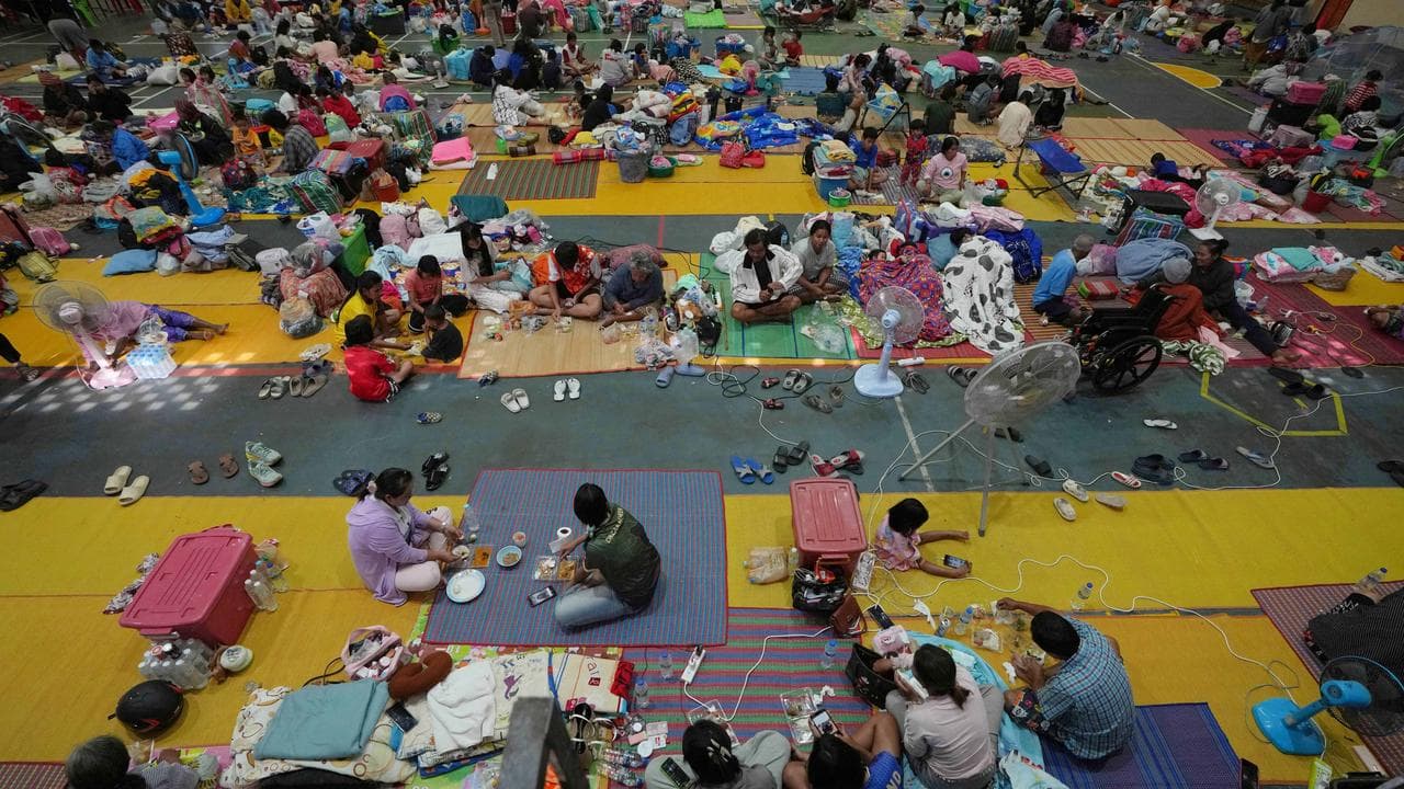 Thai residents at a shelter after fleeing homes following clashes 