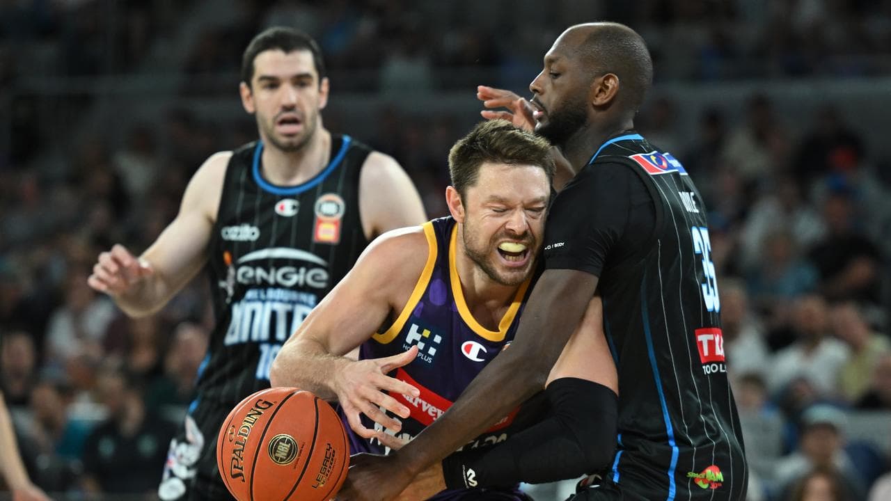 Milton Doyle tried to be a human roadblock to Matthew Dellavedova.