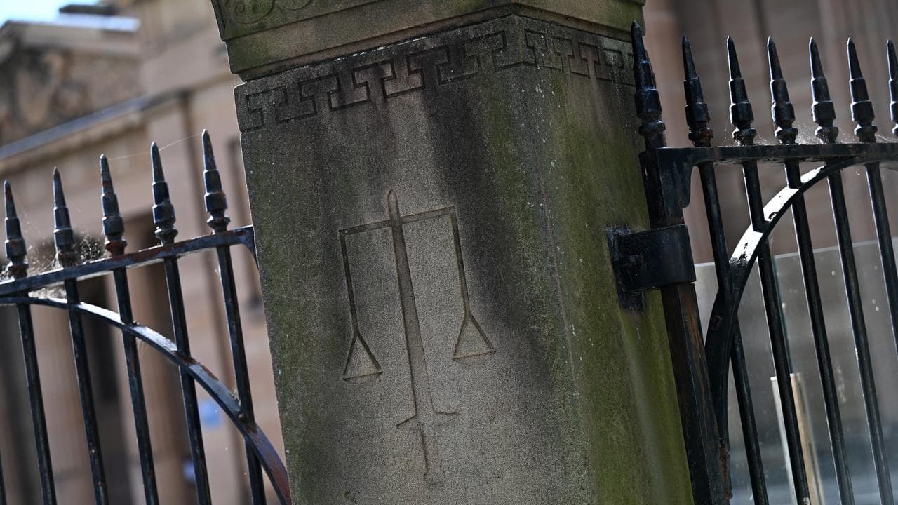 Scales of justice on pillar (file)