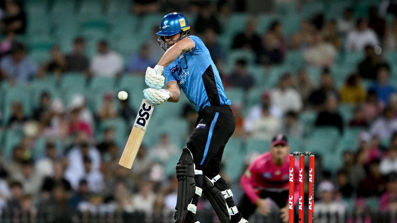 Strikers' Chris Lynn.