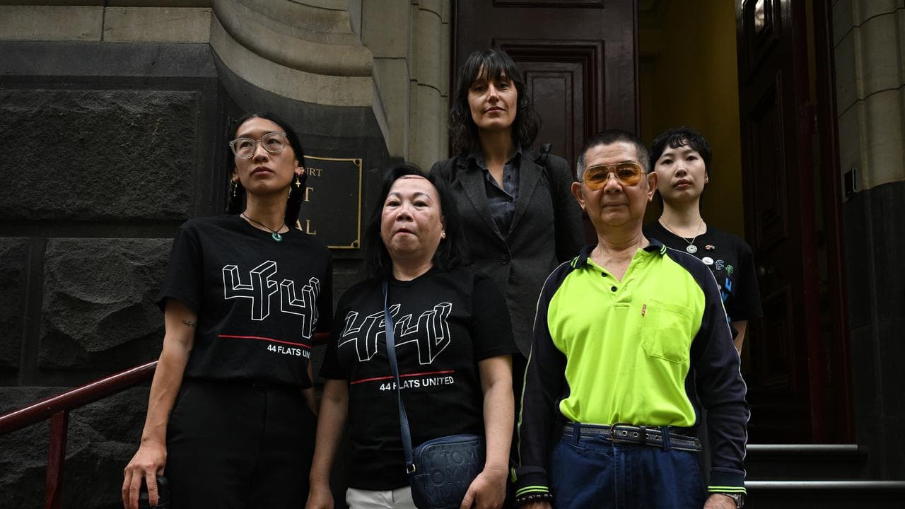 Thi Tran (front left) and Ka Tam (front right)