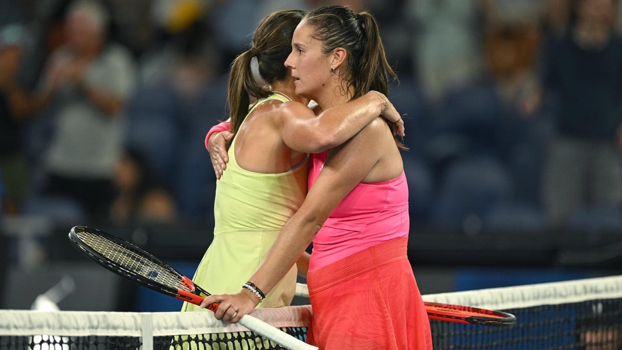 Daria Kasatkina of Russia (right)