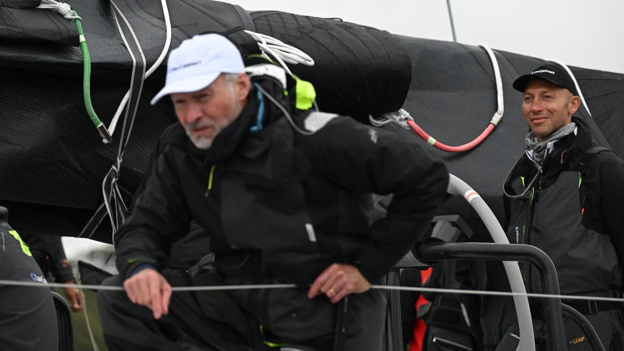 Competitors race towards Sydney Heads