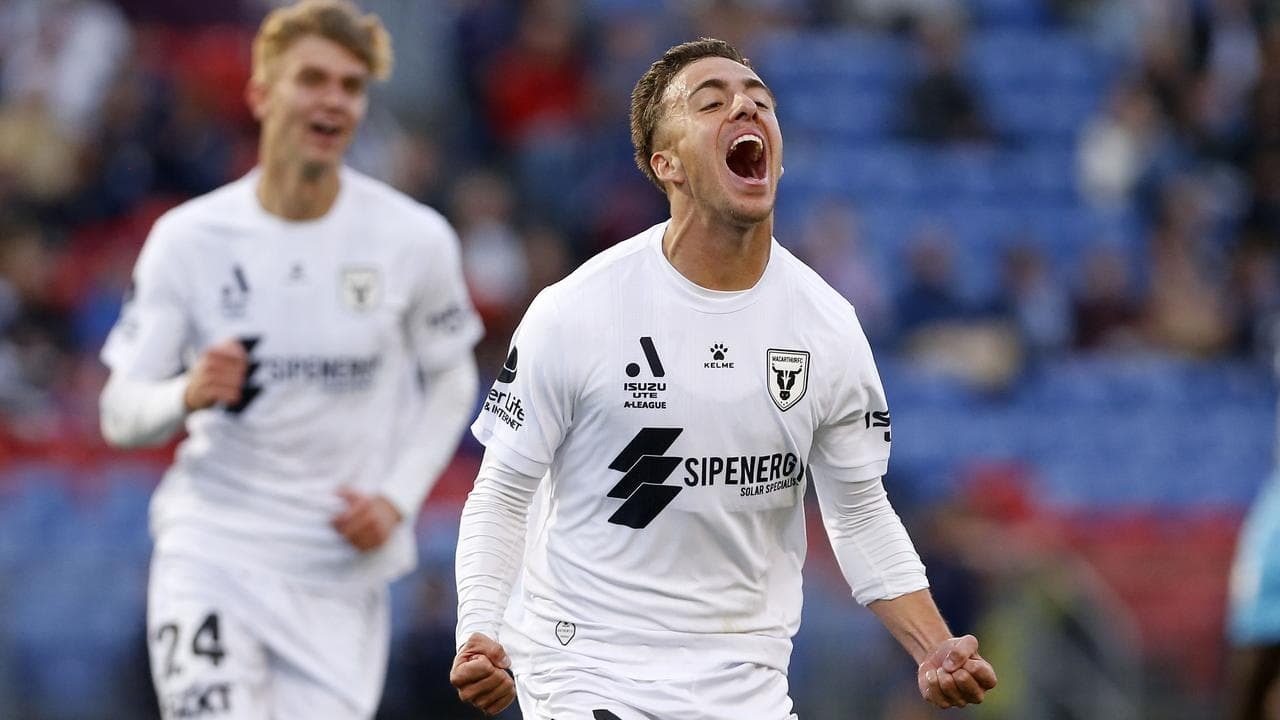 Bernardo Oliveira roars with delight