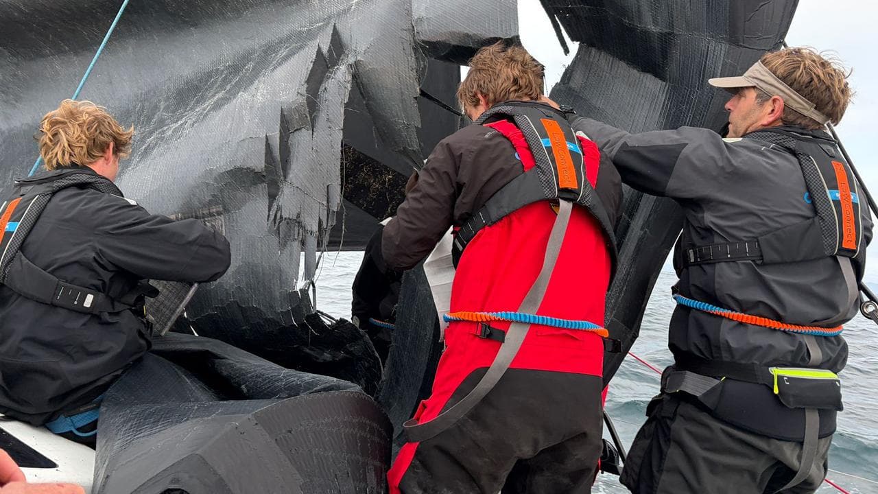 LawConnect continues to battle the elements in the Sydney to Hobart.