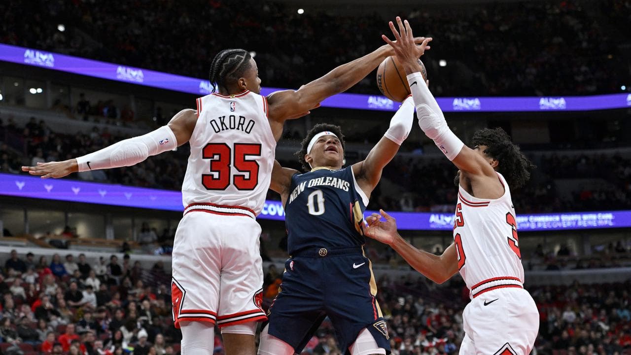 Isaac Okoro and Tre Jones make things tough for Jeremiah Fears.